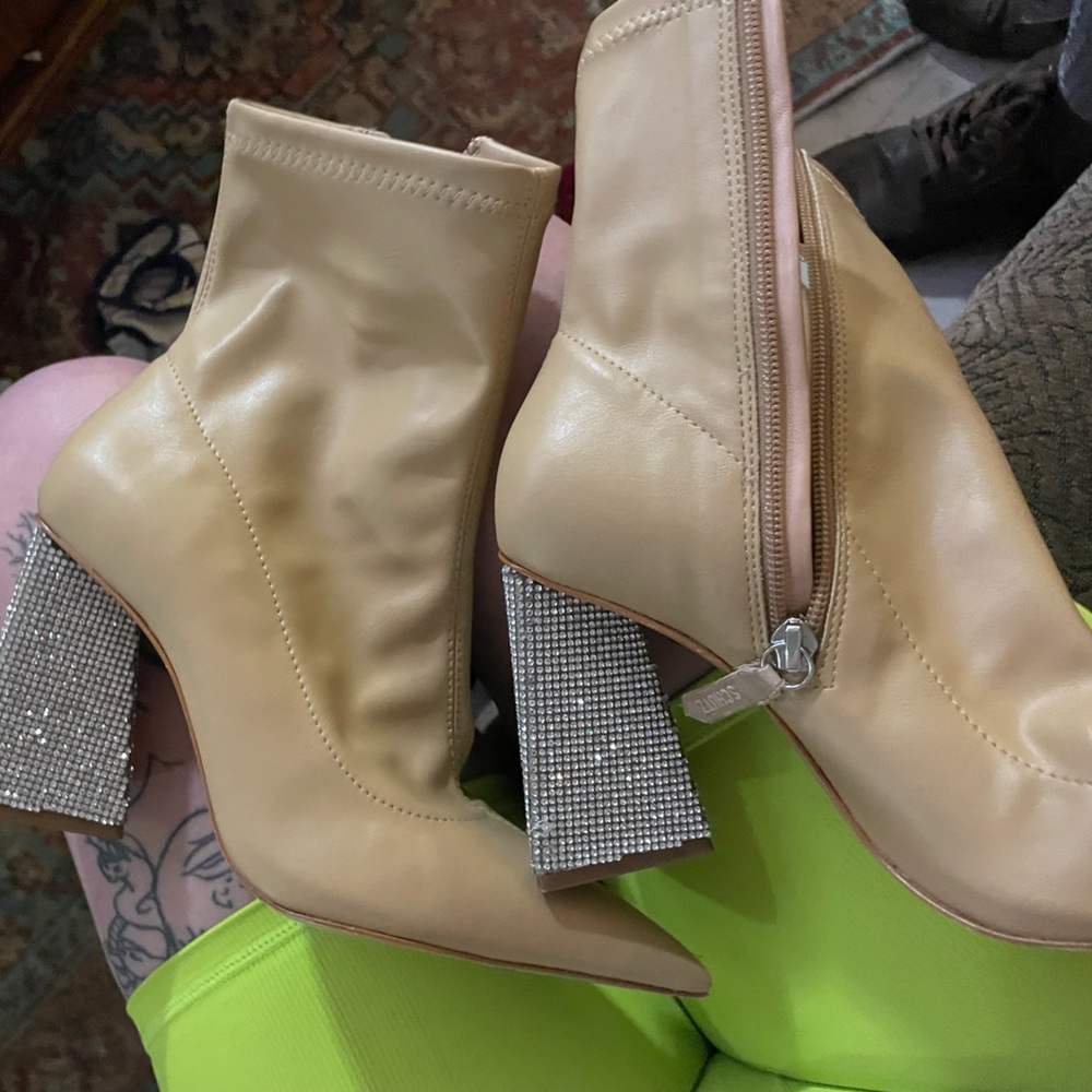 SHULTZ rhinestone pointed boots never worn